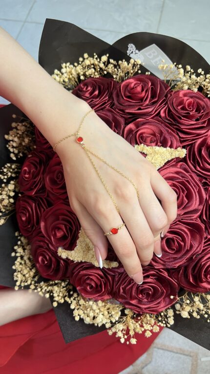 Hand chaîne duo rouge