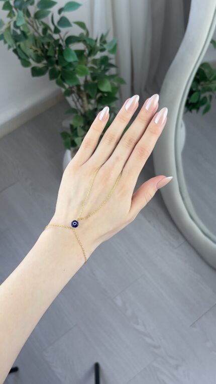Hand chaîne bleu eye